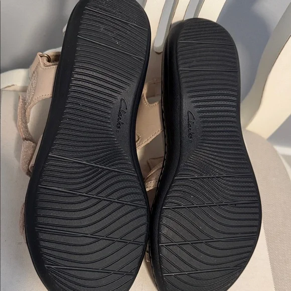Clarks collection Women's Beige Strappy Sandals with Velcro - size 8 - Picture 7 of 10